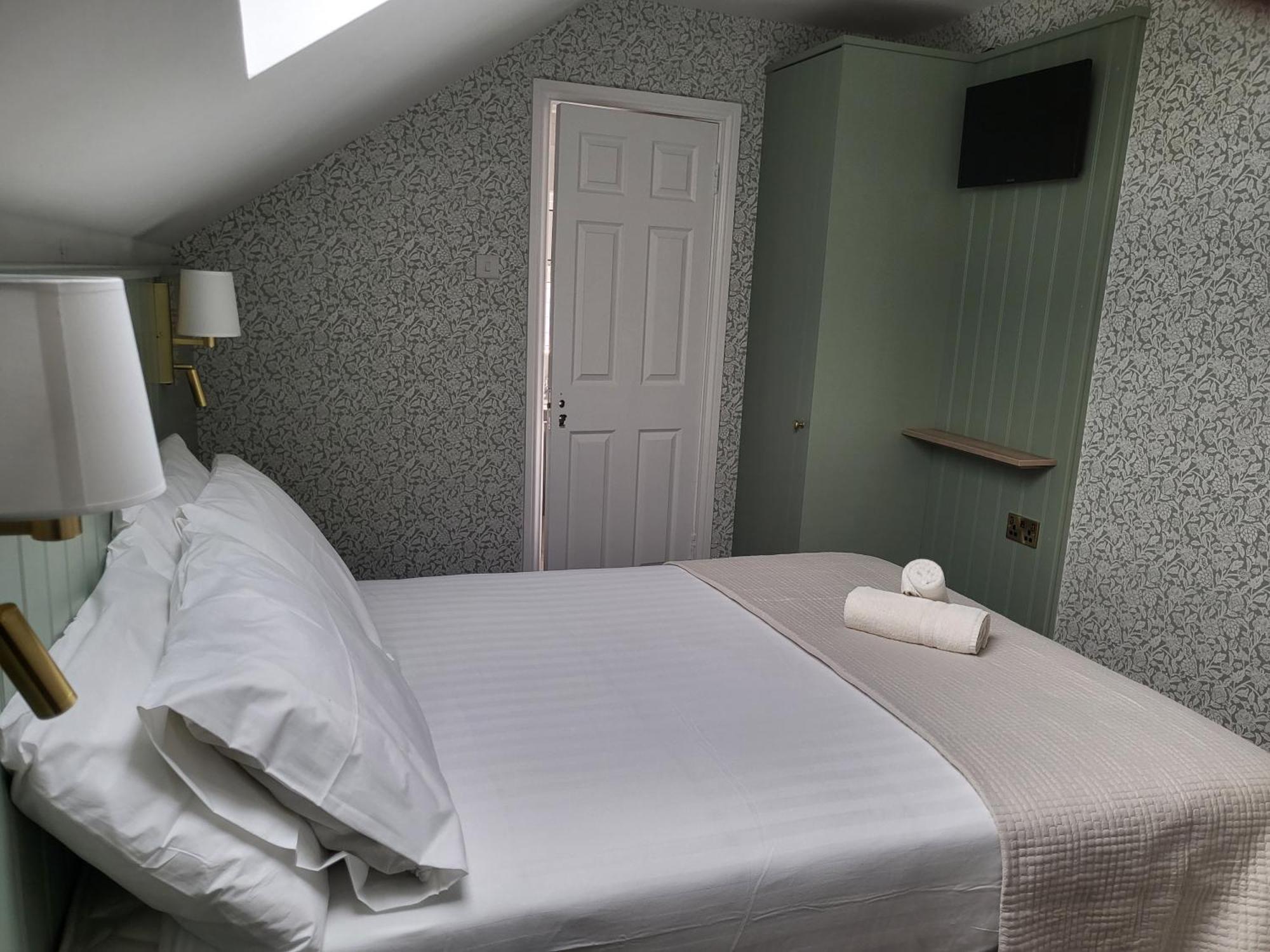 Bed and Breakfast Urban Nest Townhouse Голуэй Экстерьер фото