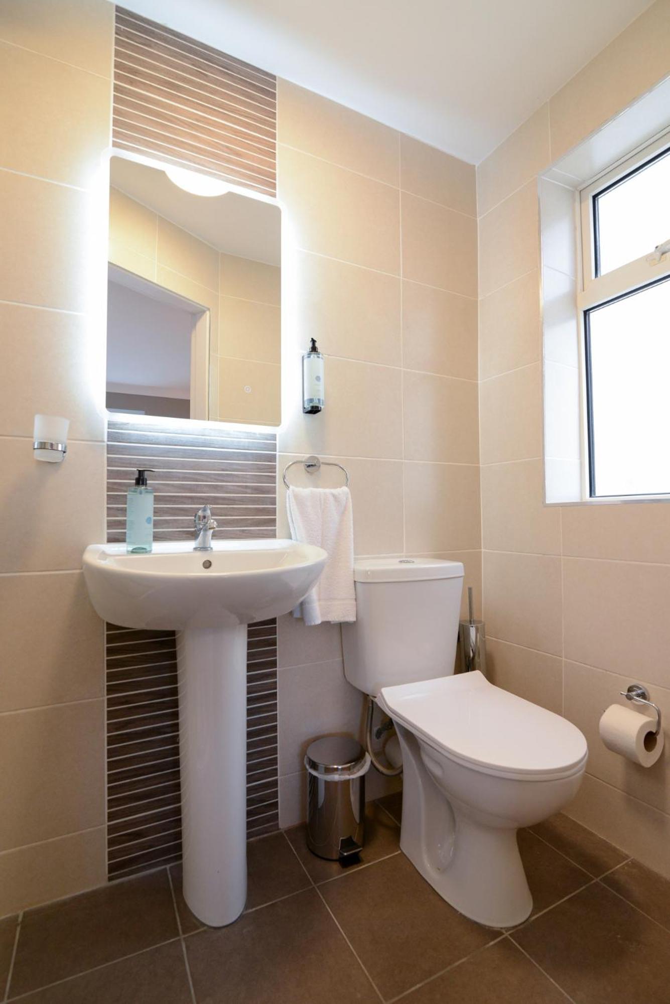 Bed and Breakfast Urban Nest Townhouse Голуэй Экстерьер фото